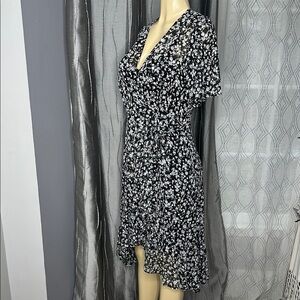 Calvin Klein women’s Sz 6 Black & White Ditsy High Low Chiffon Floral Dress